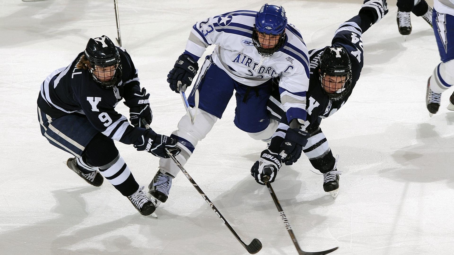 欧冠小组赛：AC米兰客场三球不敌巴黎 小将门将仍凭多次扑救圈粉